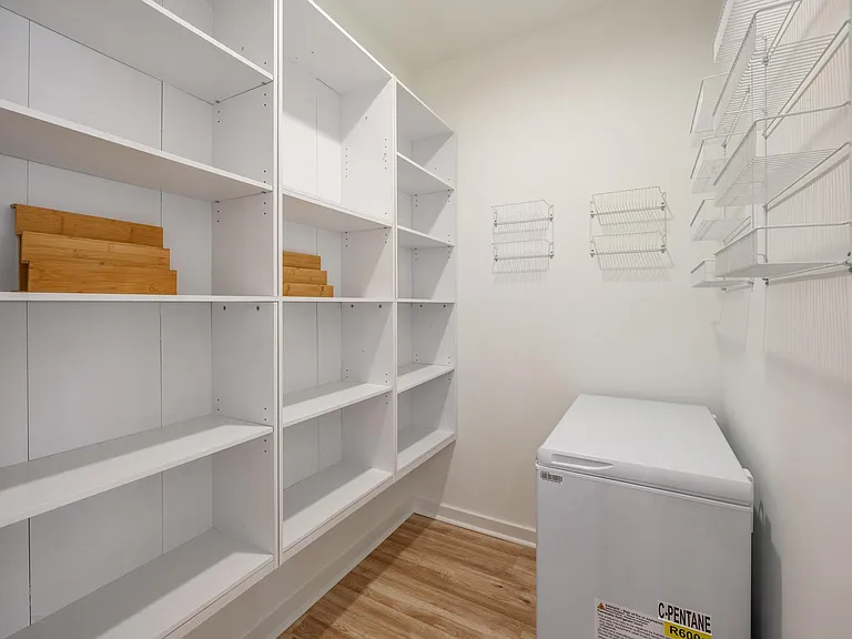 7039 Executive Cir — Photo 12
