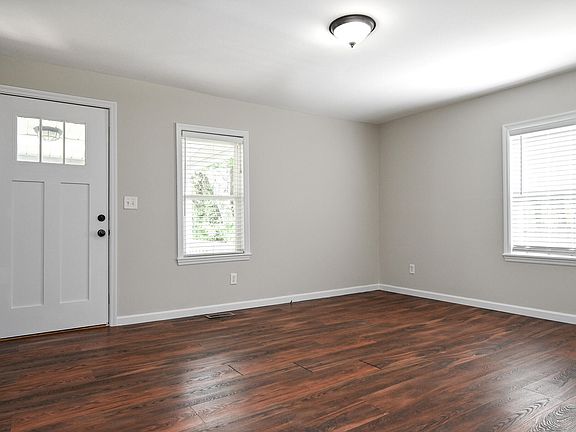 4th image of 233 Pine Ln