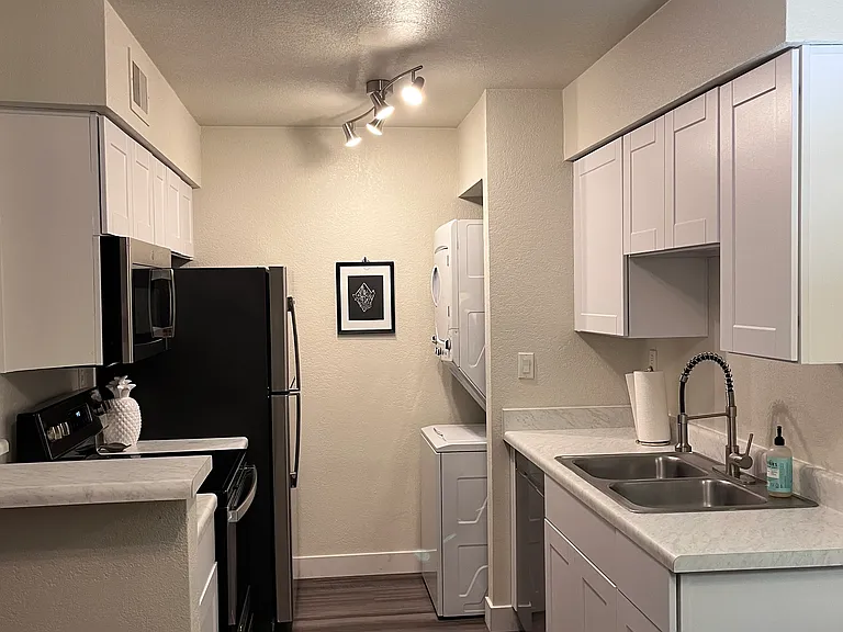 Kitchen with Washer & Dryer in Unit