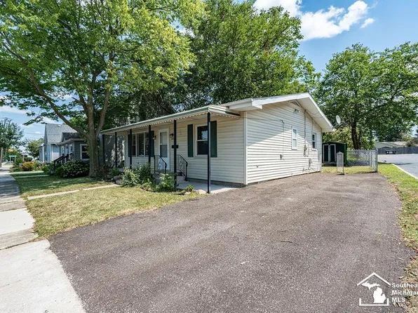 435 Toledo St, Dundee, MI 48131