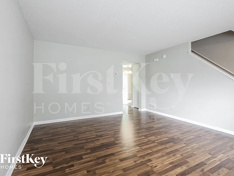 7222 Mars Dr — Photo 2