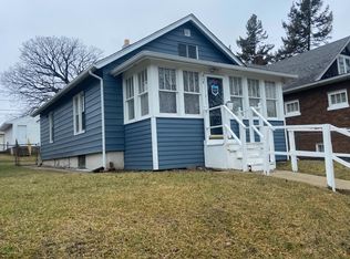 912 Lenox Ave, Waukegan, IL 60085