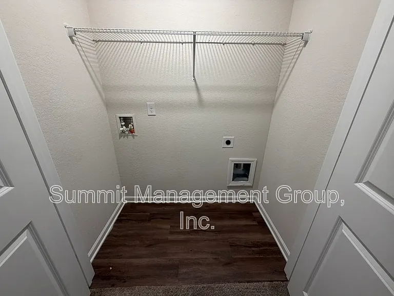 219 Limestone Cir — Photo 33