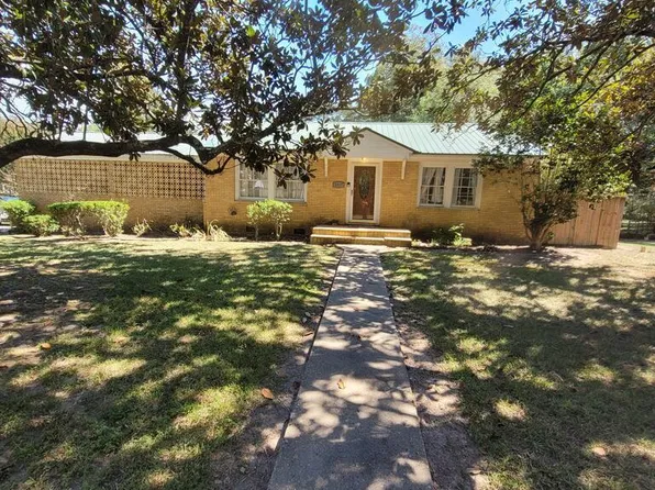 2517 Old Bay Springs Rd, Laurel, MS 39440