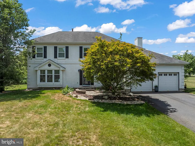 5 Robert Dr — Photo 2