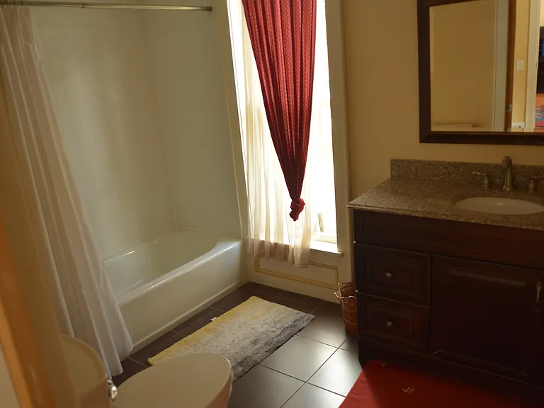 420 W Court St — Photo 15
