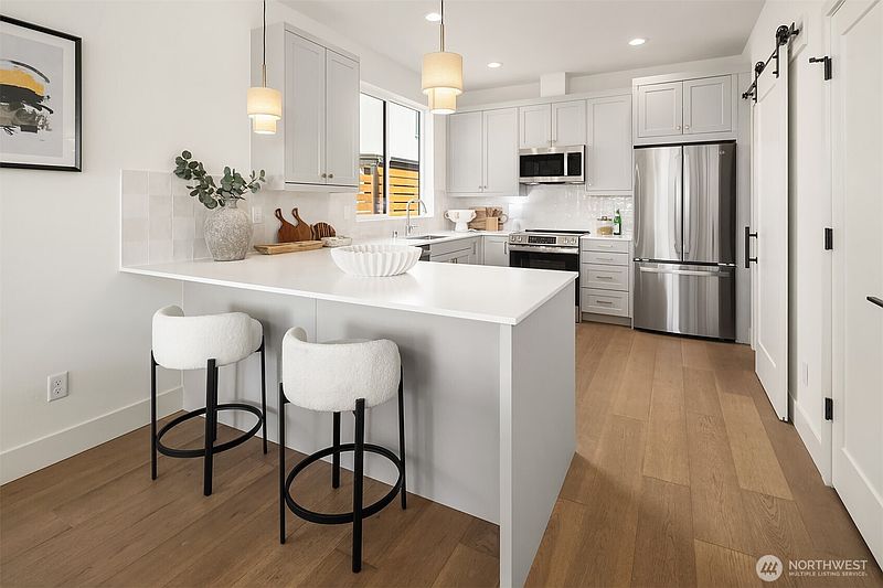 5th image of 3444 13th Avenue W #C