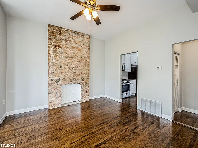2528 N Burling St #2F — Photo 3
