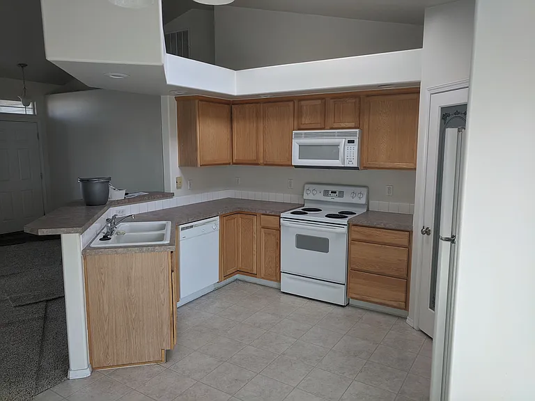 This flooring has been replaced since this photo was taken. Pleas refer to living room photo to see new flooring.