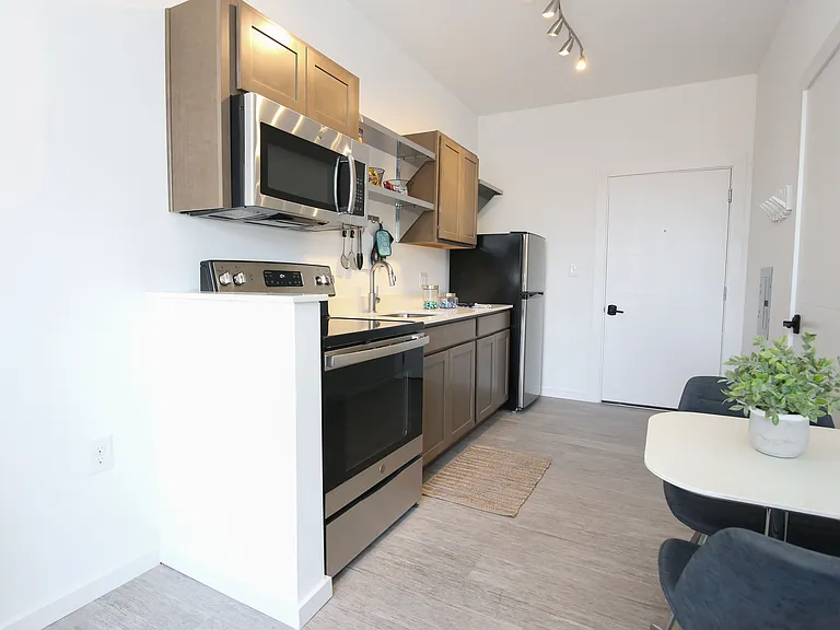Studios180 Short/Long Term Leases — Photo 6