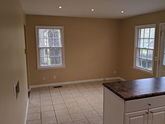 4th image of 195 Bass St #A