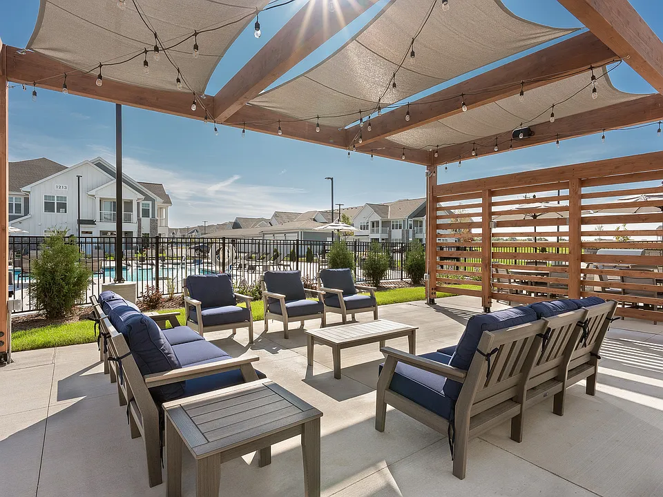 Seasons at Spring Street Outdoor Lounge