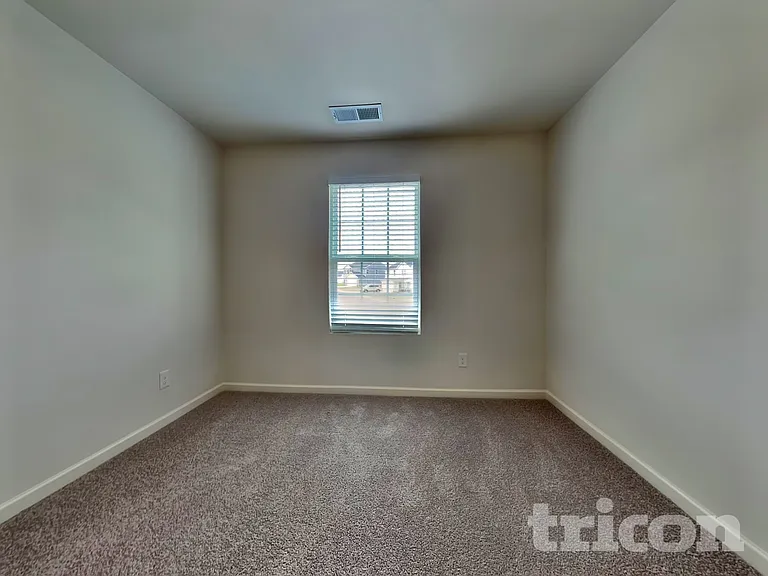 210 Coventry Ct — Photo 13