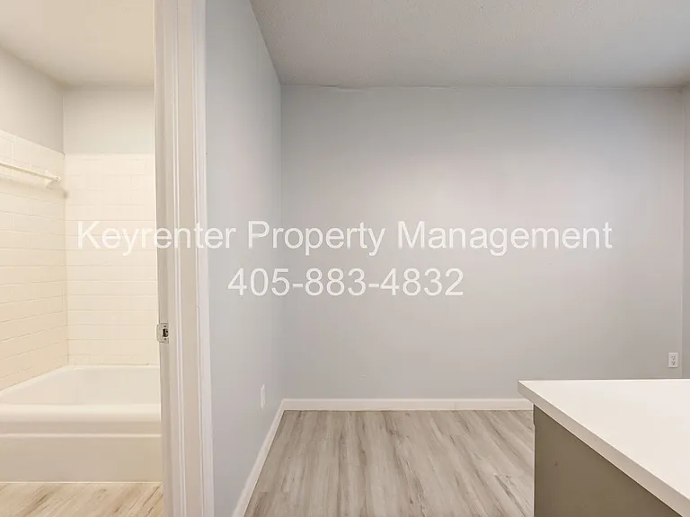 1309 Crown Point Ave #4 — Photo 22