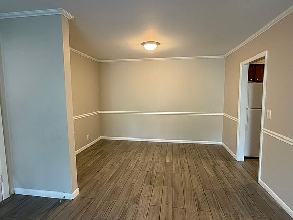 5th image of 370 Wallace Rd APT D13