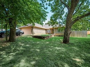 216 E Oakdale St, Keene, TX 76059