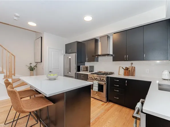 40 Baynes Way #2, Bradford West Gwillimbury, ON L3Z 3G9