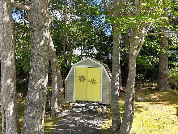 2nd image of 33 Spring Cres