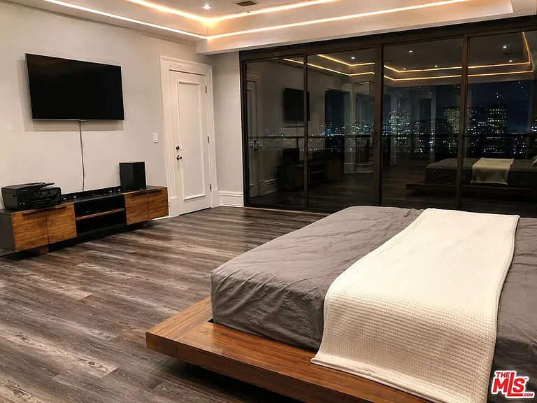 10535 Wilshire Blvd #Penthouse 1 — Photo 13