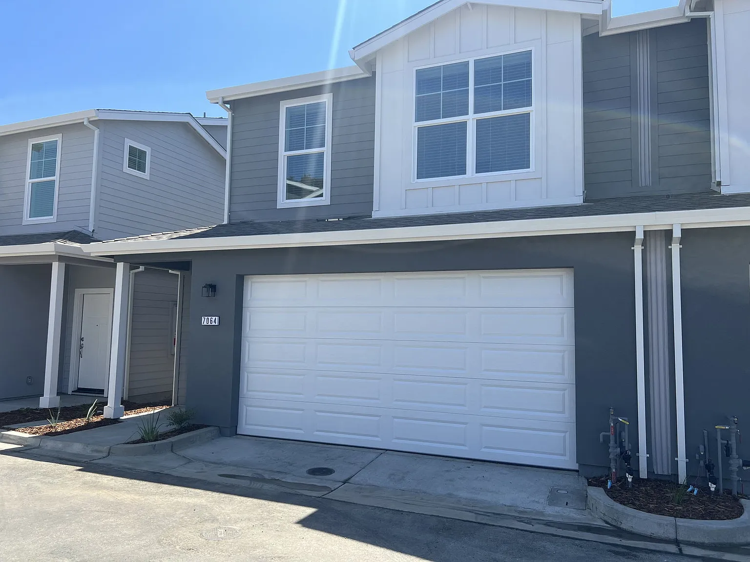 3 bed, 2.5 bath, 1800 sqft, $2,595 — Photo 1