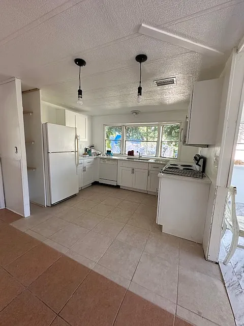 11367 Redbud Lane - 1 — Photo 2
