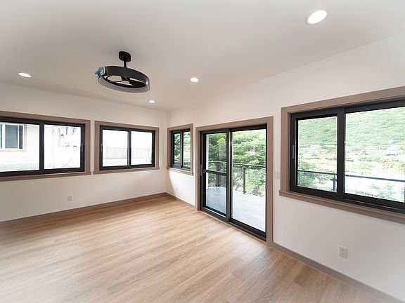 2nd image of 2056 10th Ave