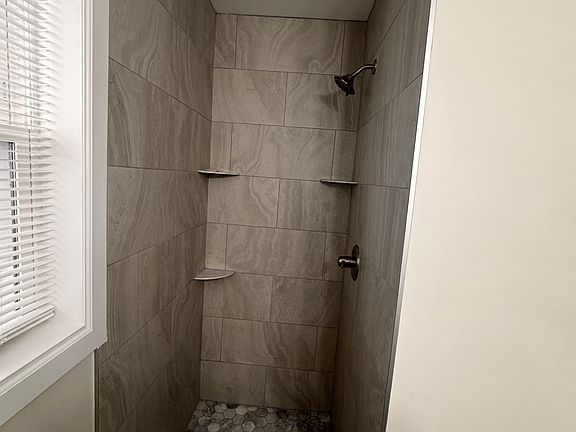 Bathroom (1) Shower