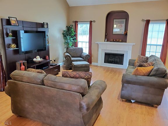 4th image of 2062 Pinemount Blvd