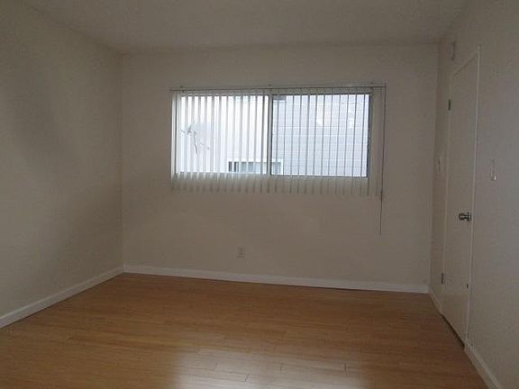 3rd image of 1001 N Ogden Dr APT 9