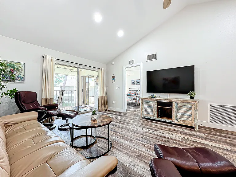 7 1407 Pine Lake Drive Bld C — Photo 2