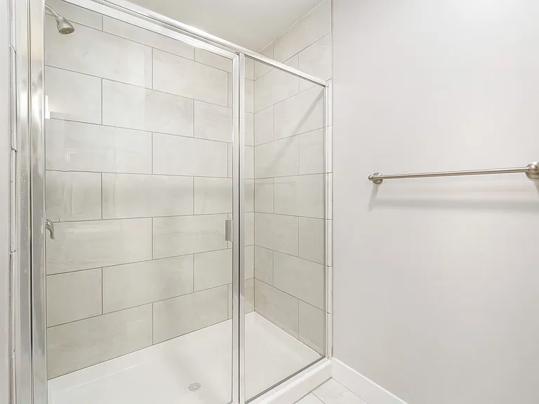 5248 N Folkstone Dr — Photo 10