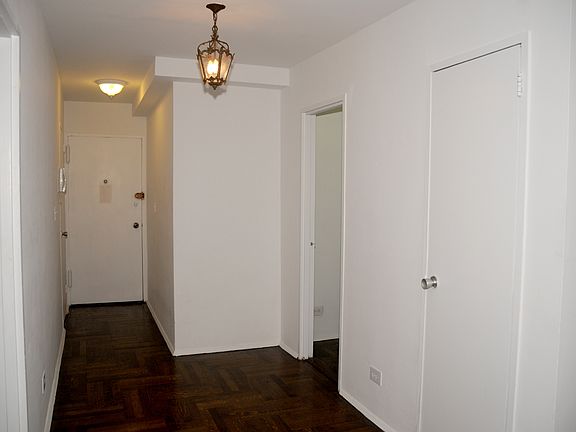 4th image of 420 E 55th St APT 10U