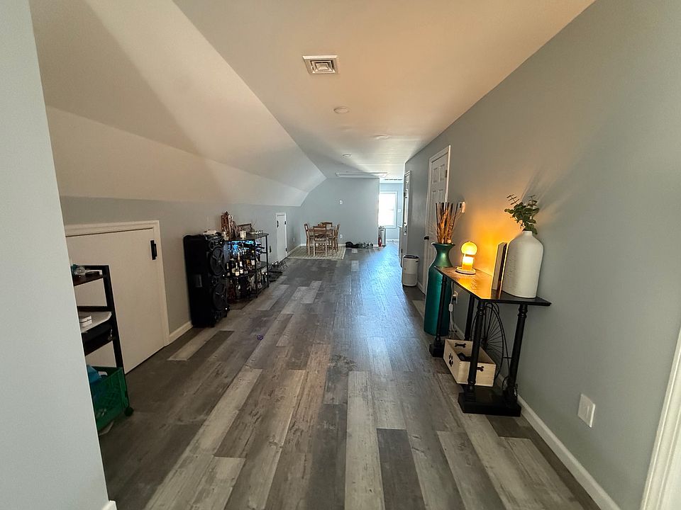 2nd image of 221-223 Lincoln Ave #3