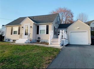 25 Cherrybrook Ave, North Smithfield, RI 02896
