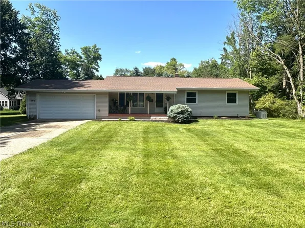 390 Smith Dr, Tallmadge, OH 44278