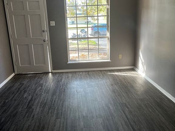 3rd image of 3415 Ponderosa Cir