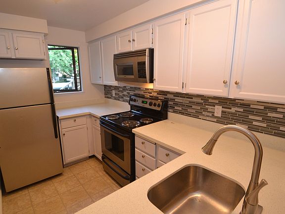 2nd image of 12040 96th Ave NE APT 121