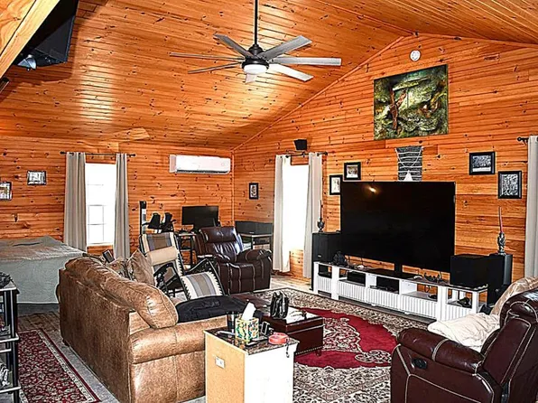 617 Pleasant Hill Cemetery Ln, Gainesboro, TN 38562