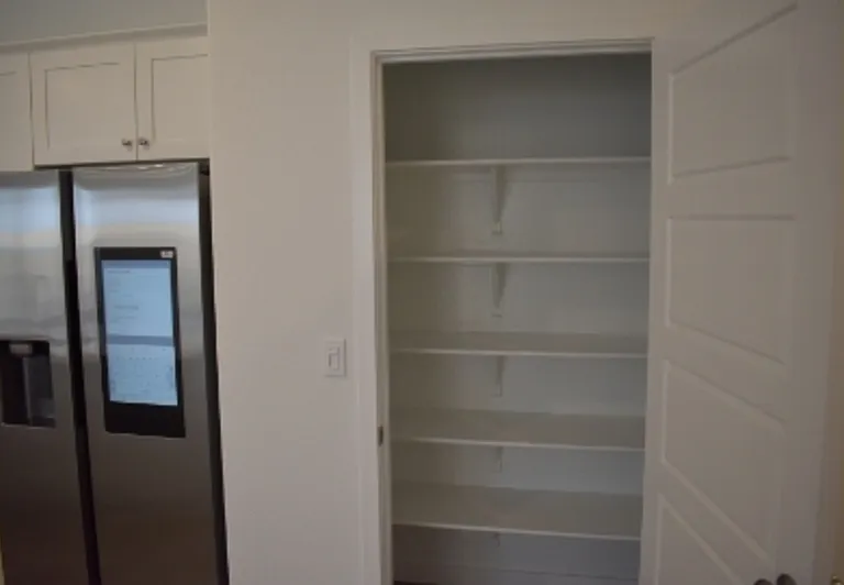 4486 N San Clemente Ave — Photo 15