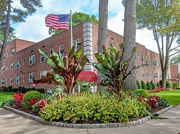 2 Edwards Street #3 B, Roslyn Heights, NY 11577