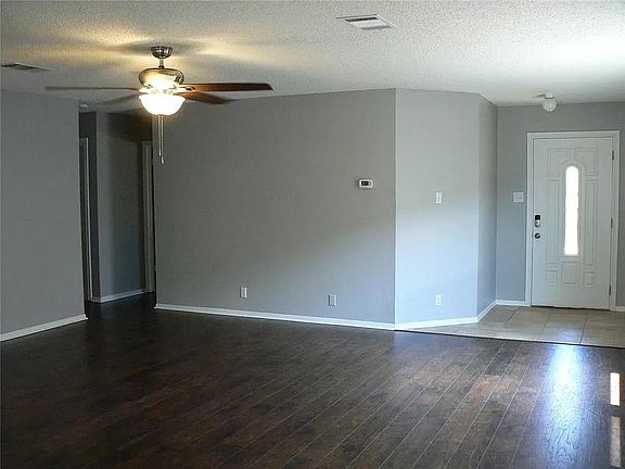 4th image of 2407 Glen Field Dr