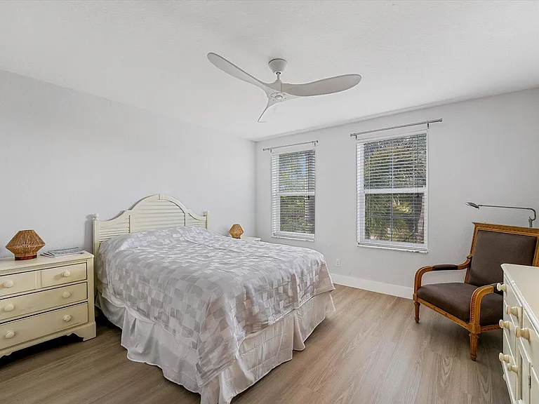 10731 Ivanhoe Ln — Photo 29
