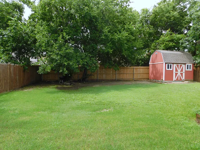 2529 John Dr — Photo 28