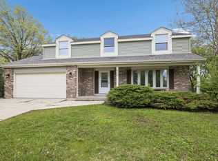 904 Iroquois Ave, Naperville, IL 60563