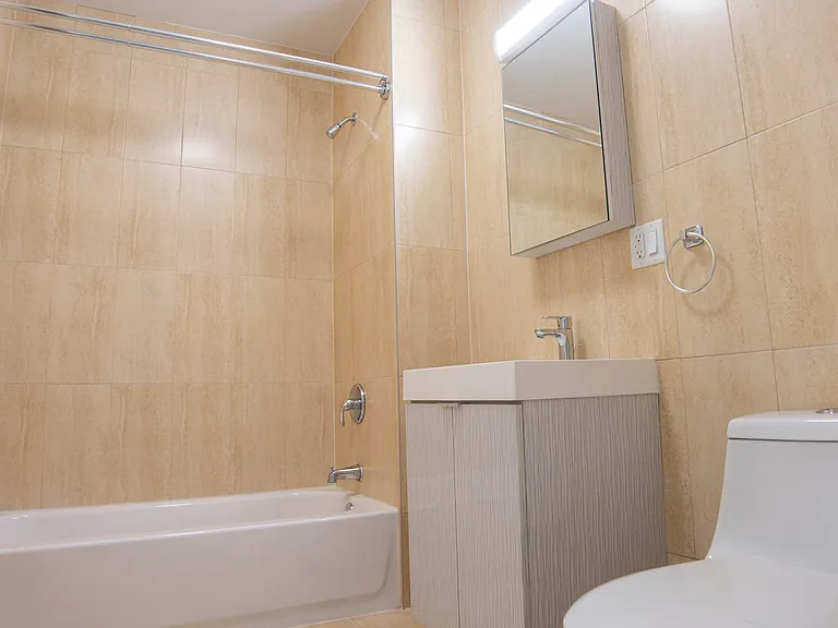 596 E 19th St #5B — Photo 4