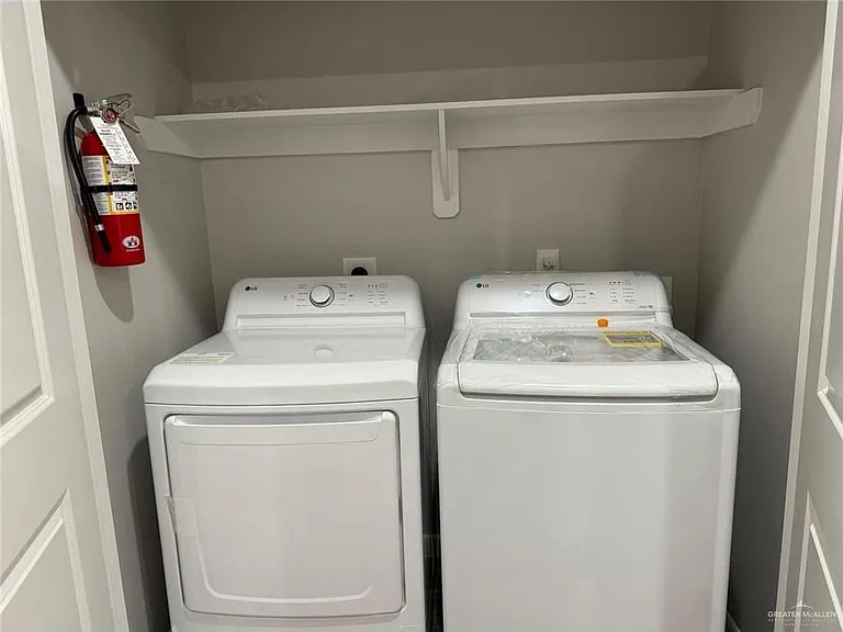 816 Dove Ave #2 — Photo 8