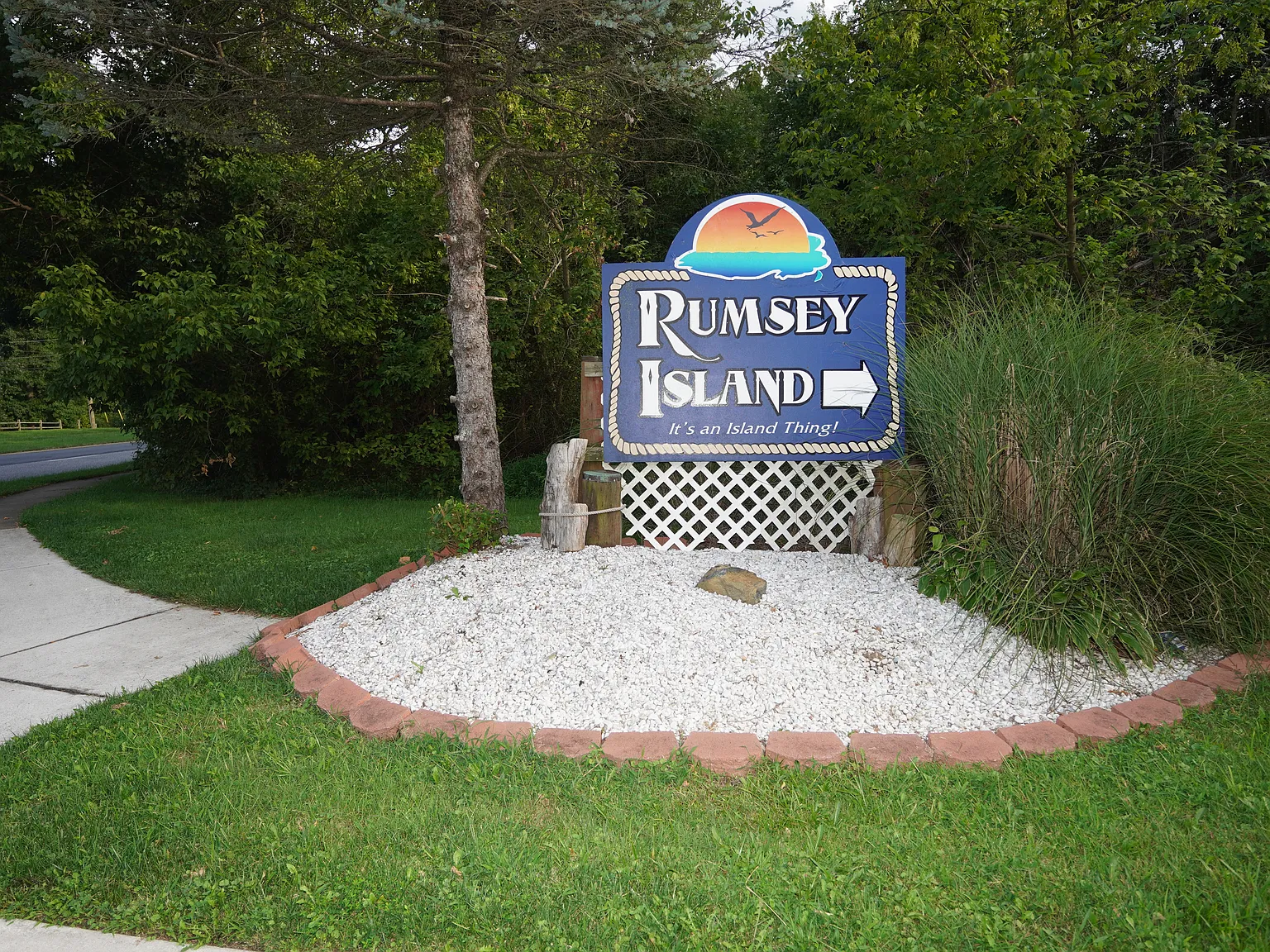 2 bed, 1.5 bath, 1320 sqft, $2,050 — Photo 1