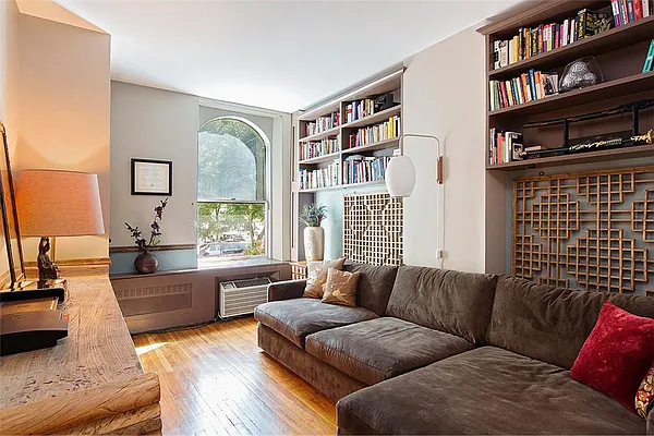 Rented by R New York | media 7