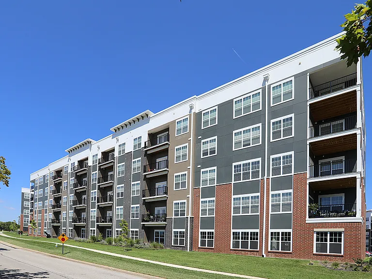 Rialto Hurstbourne — Photo 38