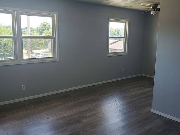 3rd image of 702 W 63rd St Unit 5